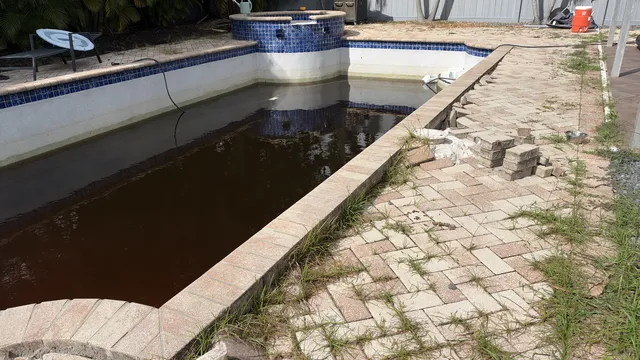 Render of the Olivera backyard, view 08 (today, the old coping and deck)
